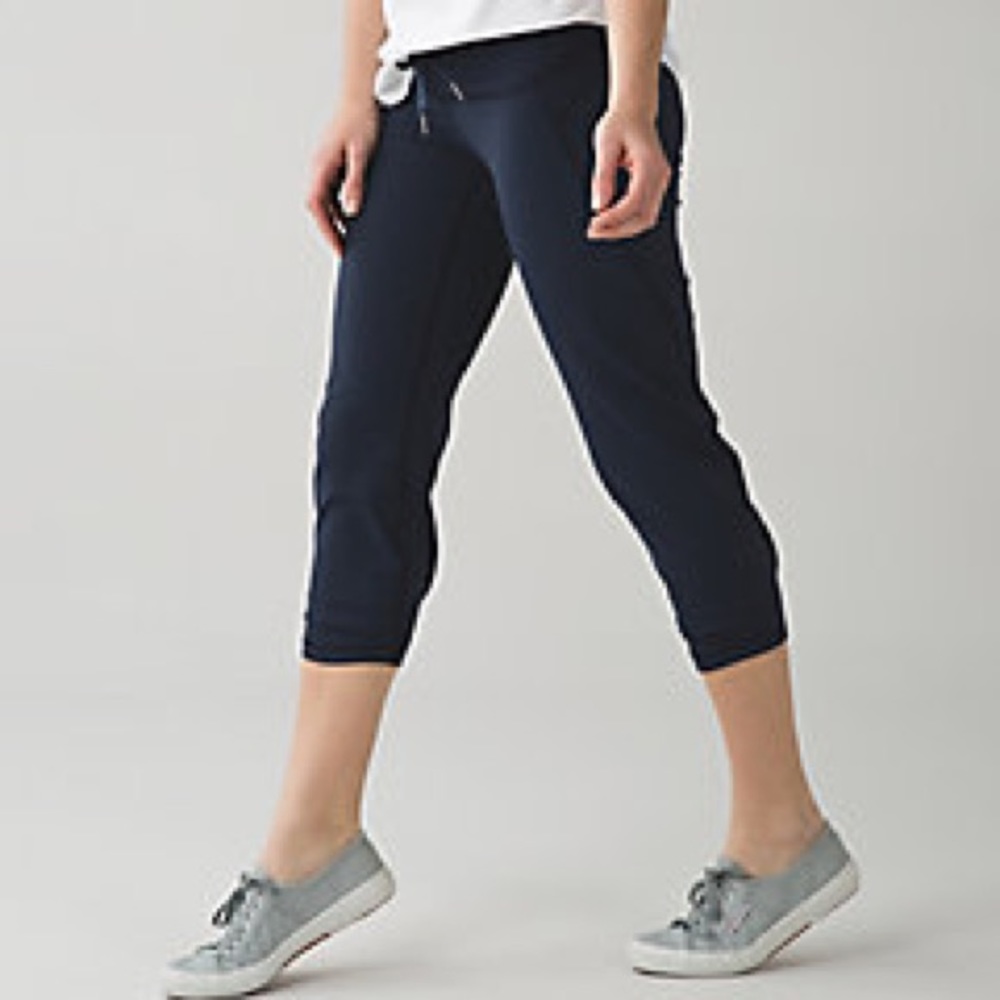 Lululemon Shake It Out Crop, Size 4